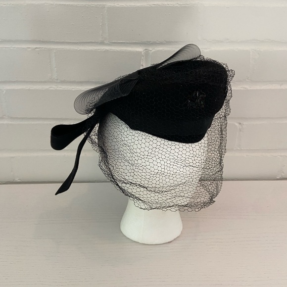 Womens Classic Vintage Elegant Black Veiled With Pearl Pin Church Fascinator Hat - Picture 5 of 10